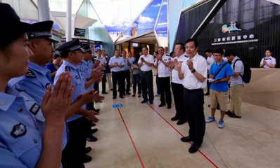 国内首支旅游警察队伍在三亚正式挂牌成立_新浪海南_新浪网
