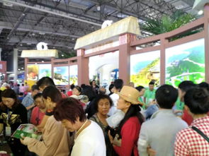 第三届海南国际旅游美食博览会火热开展,大三亚旅游经济圈众多美食特产吸引众游客围观品尝